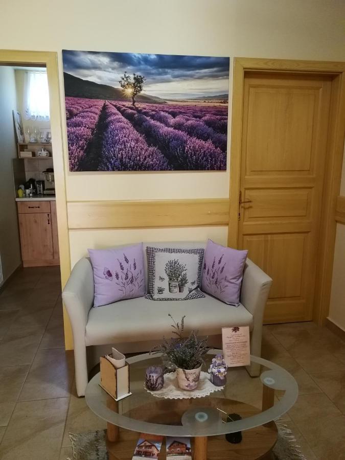 Levendulas Haz Becsehely Bagian luar foto